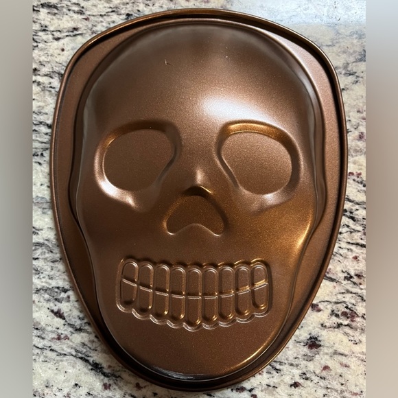 NWT Nordic Ware Skull Cake Pan 💀 - Picture 2 of 7
